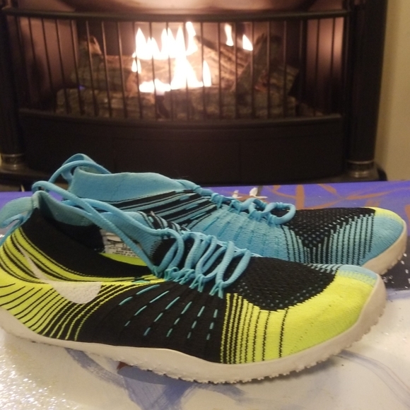 Nike Shoes - Nike hyperfeel size 8 sneaker